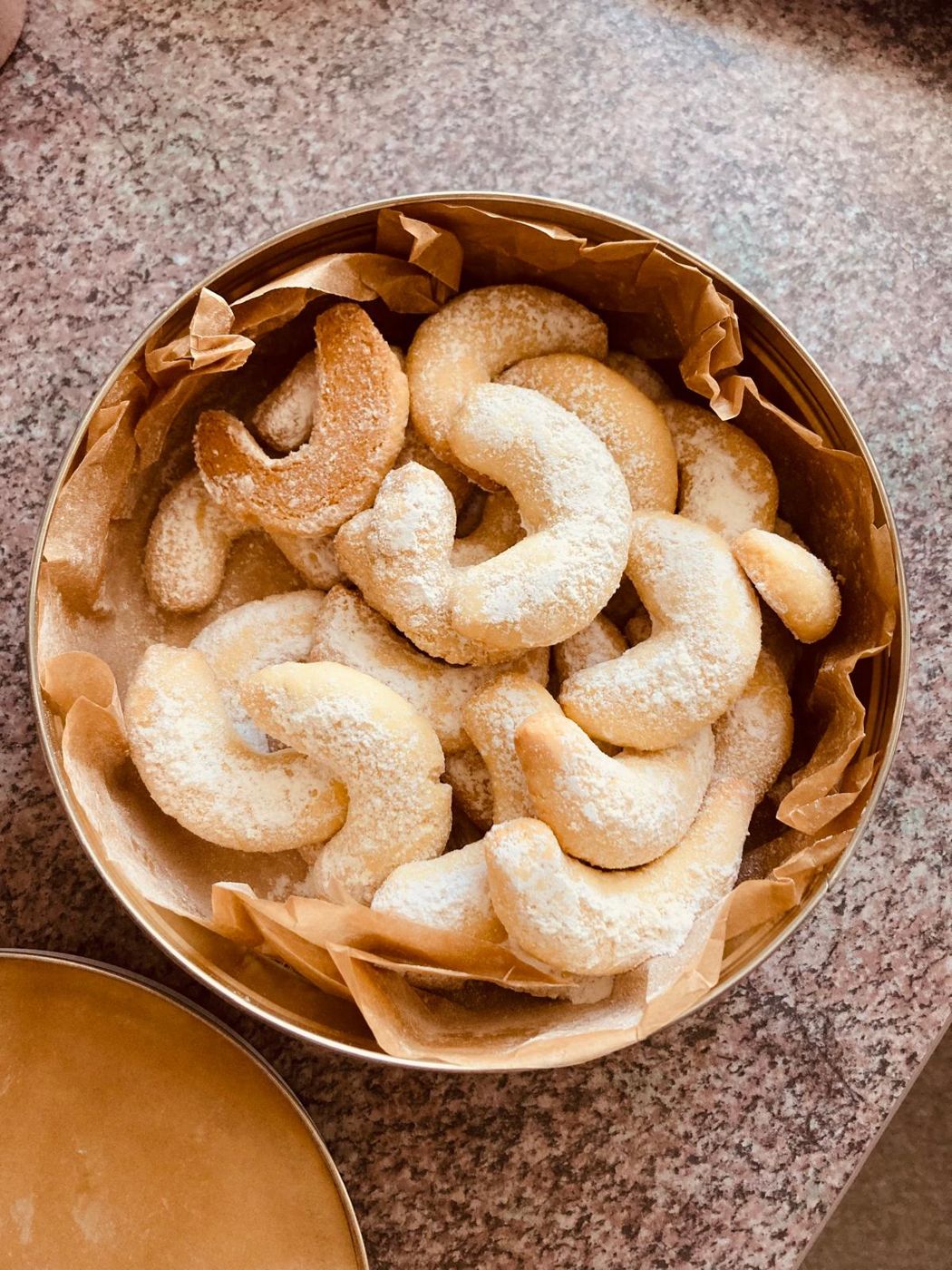 Selbstgebackene Vanillekipferl